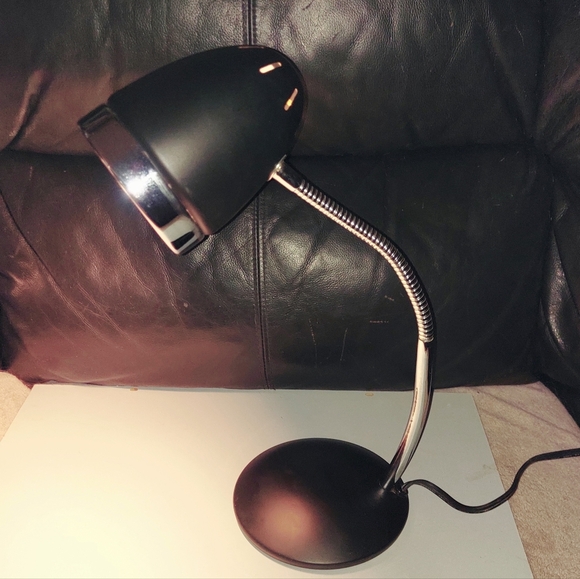 VINTAGE RETRO STYLE ADJUSTABLE GOOSE NECK  DESK OR READING LAMP - Picture 3 of 10